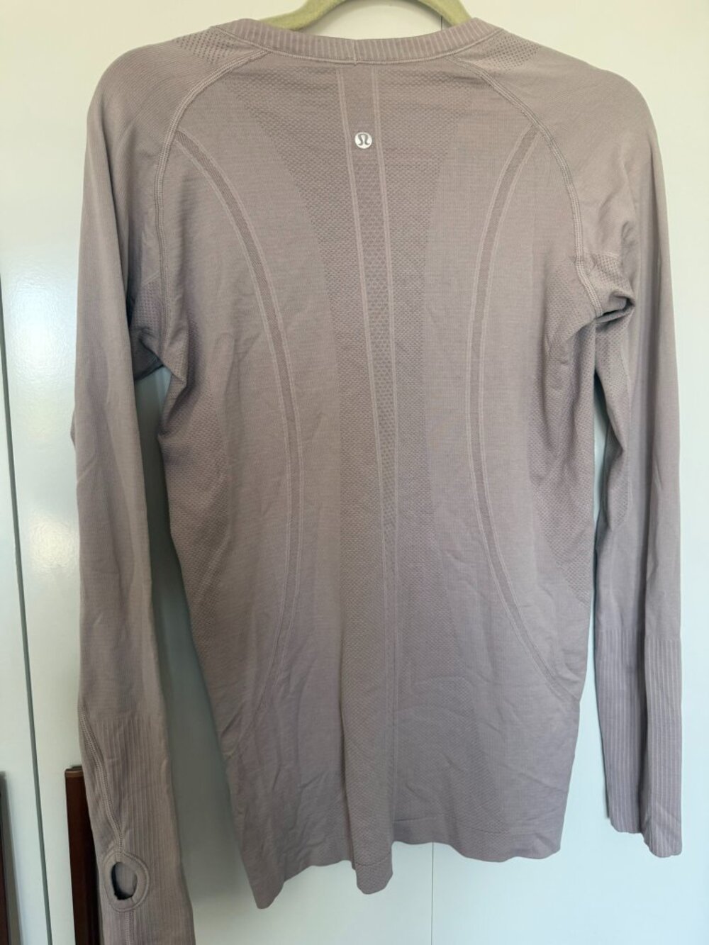 Lululemon long-sleeved sweat shirt - Picture 4 of 4